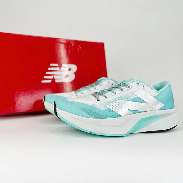 New Balance FuelCell Rebel V4 - Azul Claro